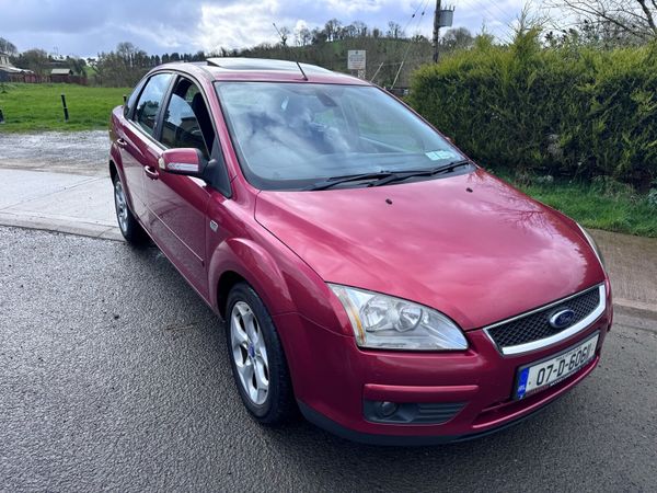 Ford Focus Saloon, Petrol, 2007, Red