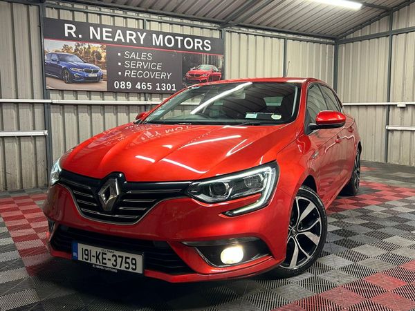 Renault Megane Hatchback, Diesel, 2019, Red