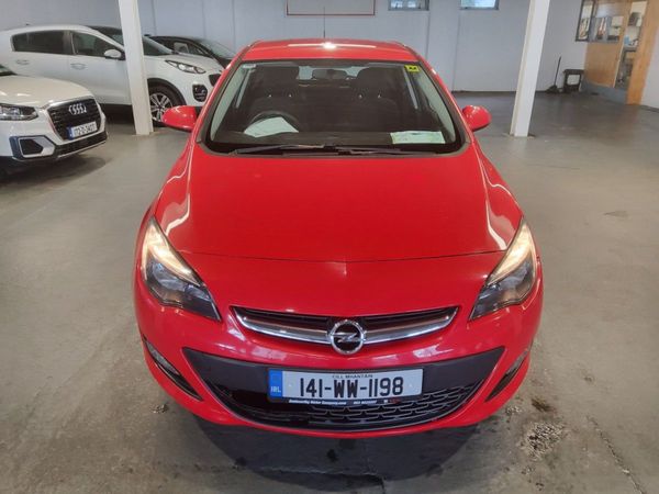 Opel Astra MPV, Petrol, 2014, Red