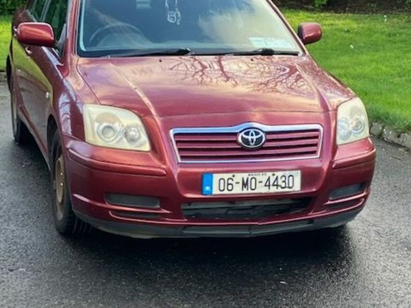 Toyota Avensis Saloon, Petrol, 2006, Red