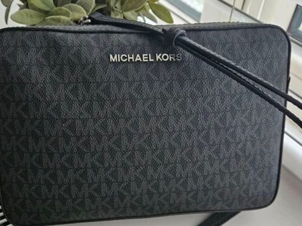 Done deal shop michael kors bags