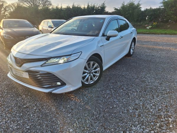 Toyota Camry Saloon, Petrol Hybrid, 2018, White