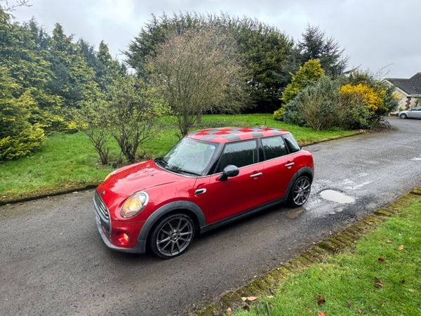 Mini Cooper Hatchback, Petrol, 2015, Red