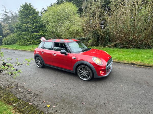 Mini Cooper Hatchback, Petrol, 2015, Red