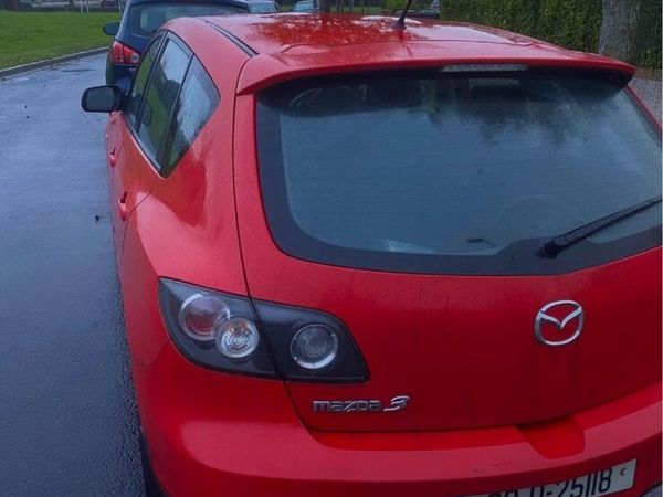Mazda 3 Hatchback, Petrol, 2009, Red