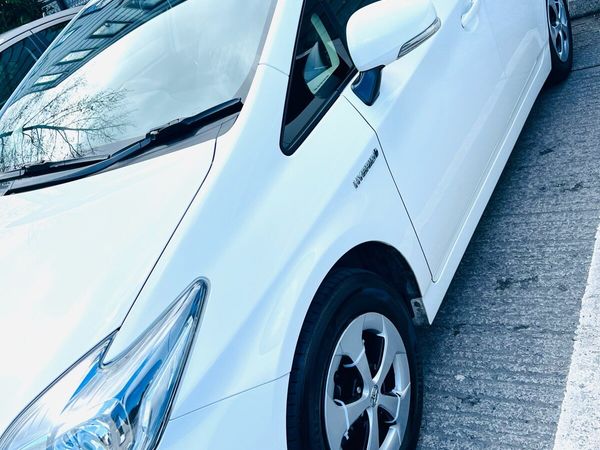 Toyota Prius Hatchback, Petrol Hybrid, 2015, White