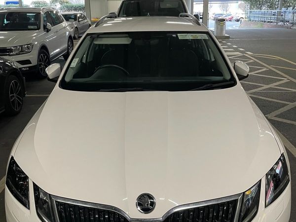 Skoda Octavia Estate, Petrol, 2017, White