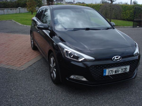 Hyundai i20 Hatchback, Petrol, 2017, Black