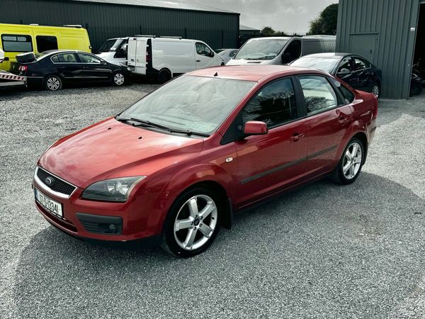 Ford Focus Saloon, Petrol, 2007, Red