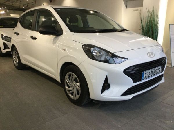 Hyundai i10 Hatchback, Petrol, 2023, White