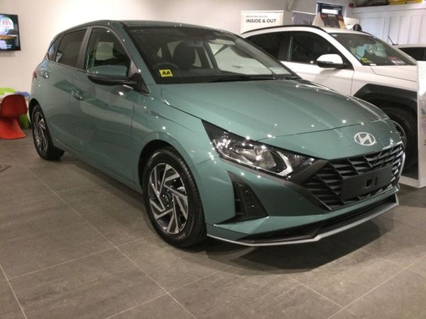 Hyundai i20 Hatchback, Petrol, 2024, Green