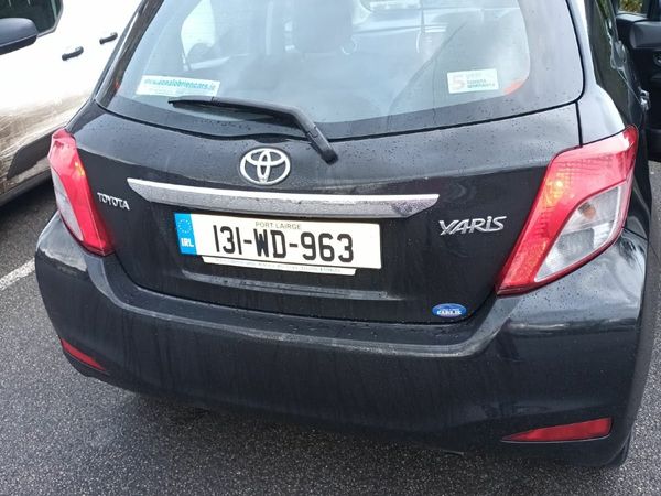 Toyota Yaris Hatchback, Petrol, 2013, Black
