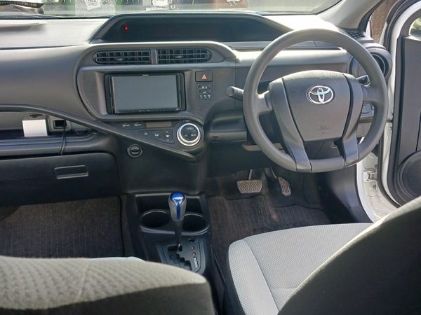 Toyota Aqua Hatchback, Petrol Hybrid, 2017, White