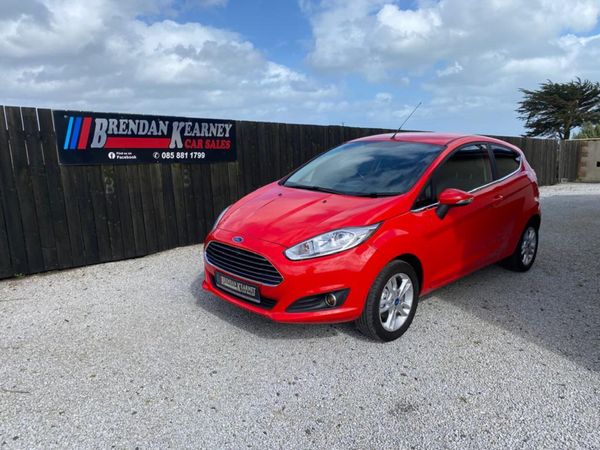 Ford Fiesta Hatchback, Petrol, 2015, Red