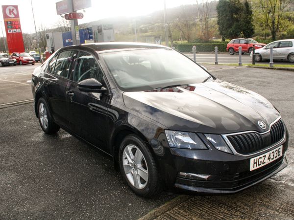 Skoda Octavia Hatchback, Petrol, 2017, Black