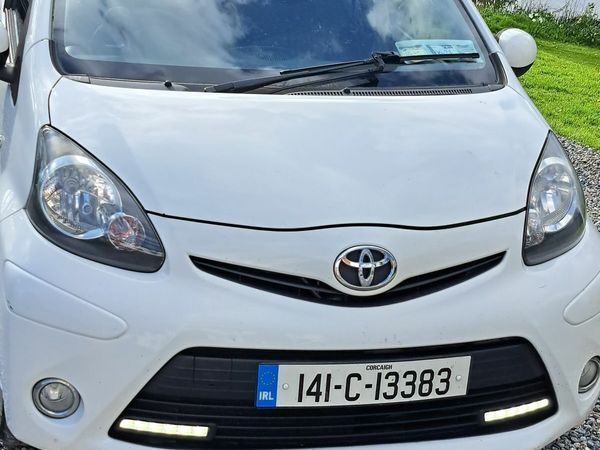 Toyota Aygo Hatchback, Petrol, 2014, White