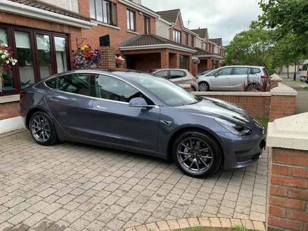 Tesla MODEL 3 Hatchback, Electric, 2020, Grey