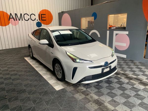 Toyota Prius Saloon, Hybrid, 2019, White