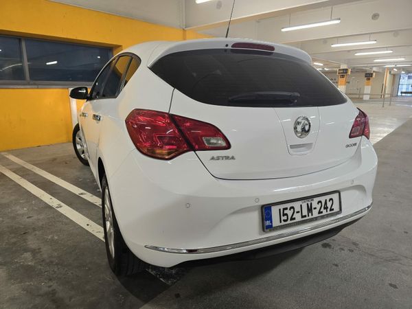 Vauxhall Astra Hatchback, Diesel, 2015, White