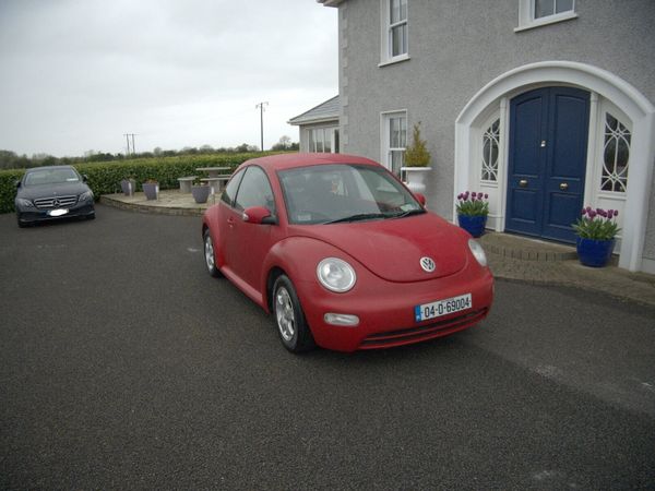 Volkswagen Beetle Hatchback, Petrol, 2004, Red