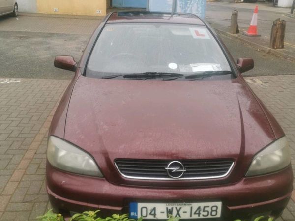 Opel Astra Saloon, Petrol, 2004, Red