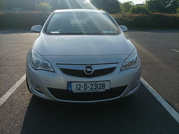 Opel Astra MPV, Diesel, 2012, Silver
