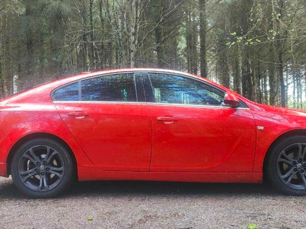 Opel Insignia Hatchback, Diesel, 2017, Red