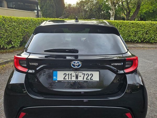 Toyota Yaris Hatchback, Petrol Hybrid, 2021, Black