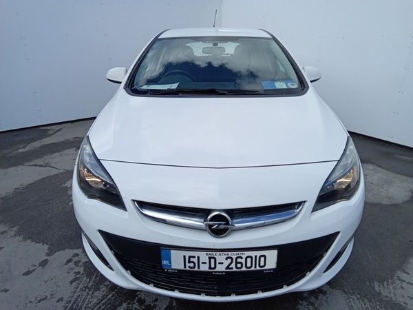 Opel Astra Hatchback, Petrol, 2015, White