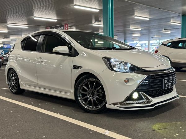 Toyota Aqua Hatchback, Petrol Hybrid, 2014, White