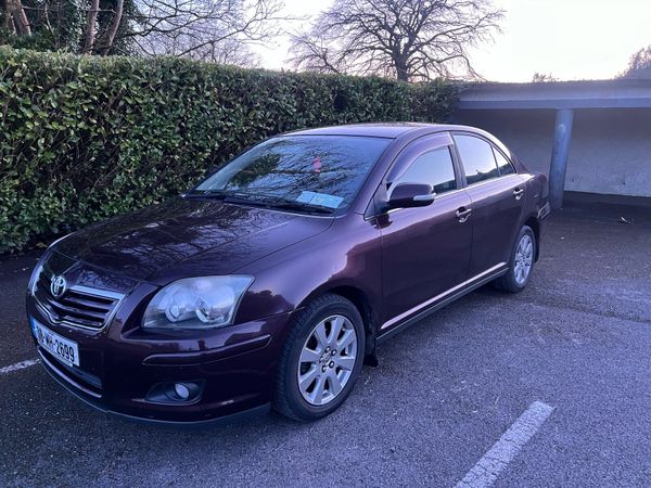 Toyota Avensis Saloon, Petrol, 2008, Red