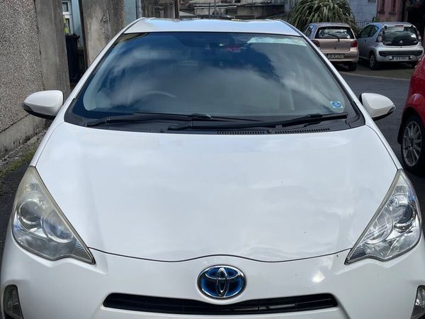 Toyota Aqua Hatchback, Petrol Hybrid, 2013, White