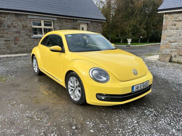 Volkswagen Beetle Hatchback, Petrol, 2014, Yellow