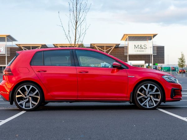 Volkswagen Golf Hatchback, Diesel, 2018, Red