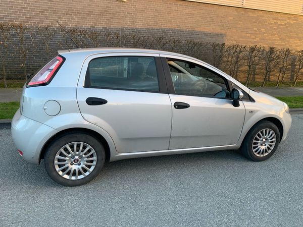 Fiat Punto Hatchback, Petrol, 2014, Grey