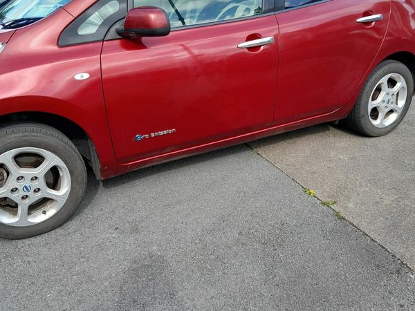 Nissan Leaf Hatchback, Electric, 2011, Red