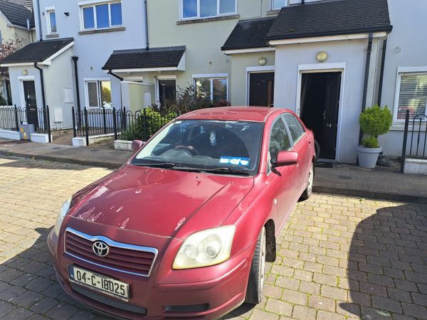 Toyota Avensis Saloon, Petrol, 2004, Red