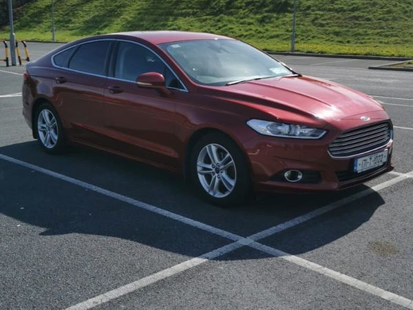 Ford Mondeo Hatchback, Diesel, 2017, Red