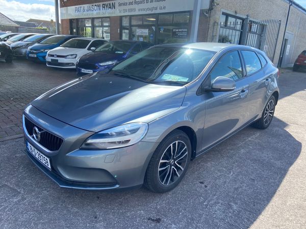 Volvo V40 Hatchback, Diesel, 2018, Grey