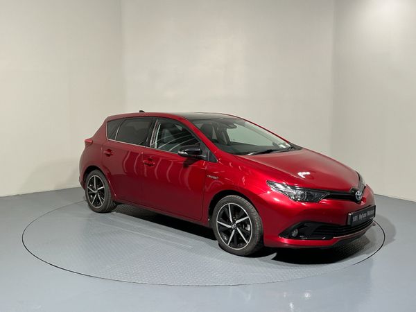 Toyota Auris MPV, Petrol Hybrid, 2018, Red