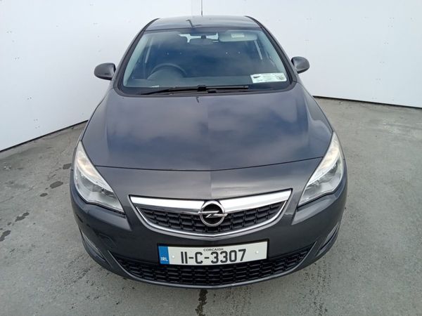 Opel Astra Hatchback, Petrol, 2011, Grey