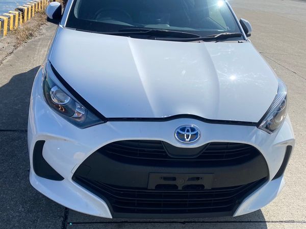 Toyota Yaris Hatchback, Petrol Hybrid, 2020, White