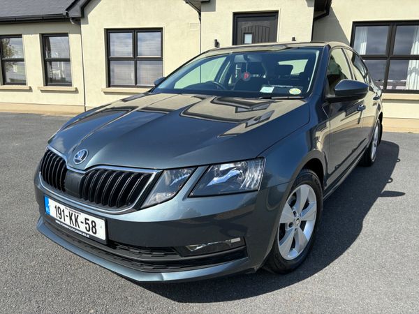 Skoda Octavia Saloon, Petrol, 2019, Grey