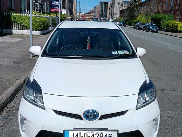 Toyota Prius Hatchback, Petrol Hybrid, 2014, White
