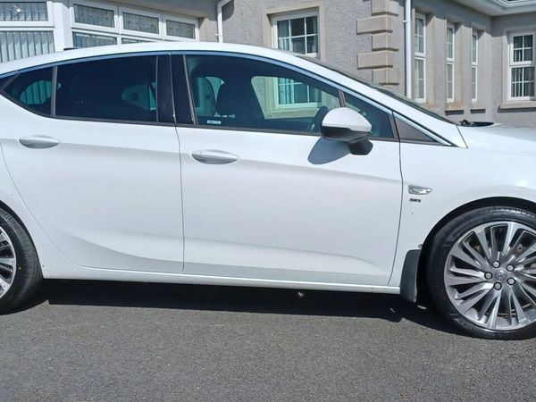 Vauxhall Astra Hatchback, Diesel, 2016, White