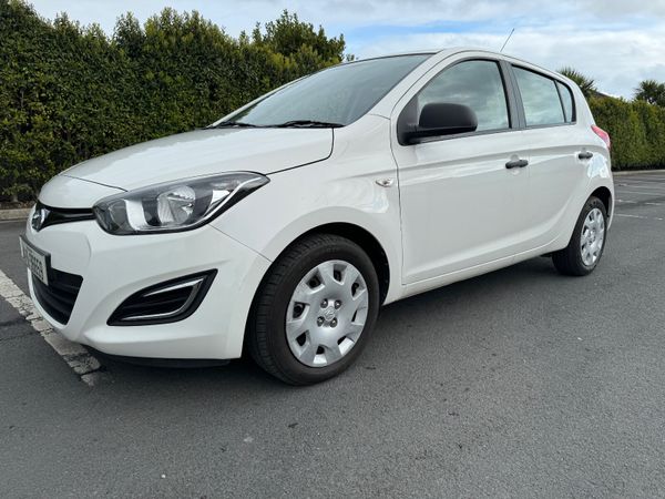 Hyundai i20 Hatchback, Petrol, 2014, White