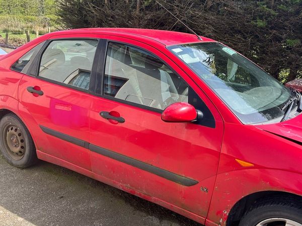 Ford Focus Saloon, Petrol, 2005, Red