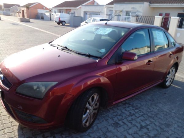 Ford Focus Saloon, Petrol, 2005, Red