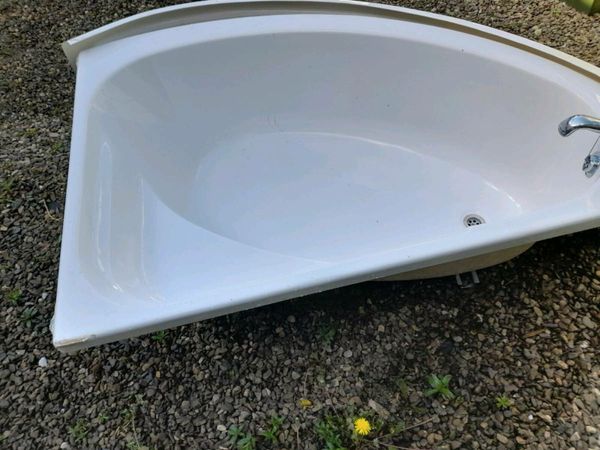A bath for sale in Co. Limerick for €200 on DoneDeal