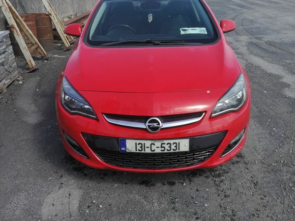 Opel Astra Hatchback, Diesel, 2013, Red